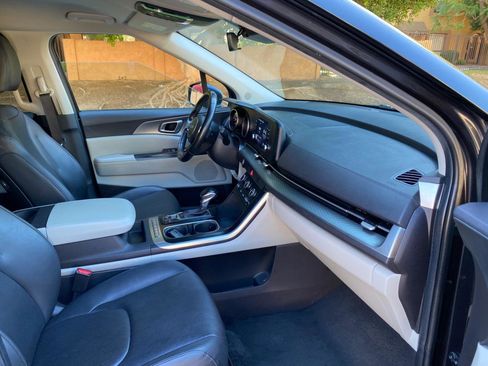 Used 2022 Kia Carnival LX FWD image 55