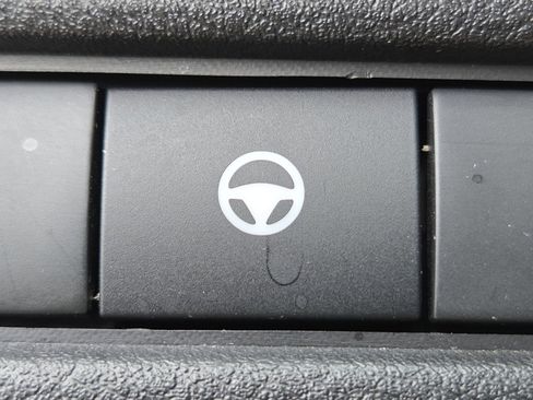 Used 2024 Nissan Rogue SV image 27