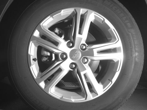 Used 2024 GMC Terrain SLE image 12