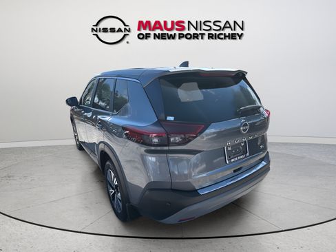 Certified 2022 Nissan Rogue SV FWD image 9