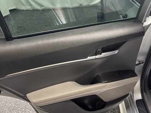 Used 2021 Toyota Camry SE FWD image 23