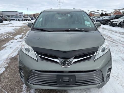 Used 2020 Toyota Sienna XLE w/ XLE Navigation Package image 3