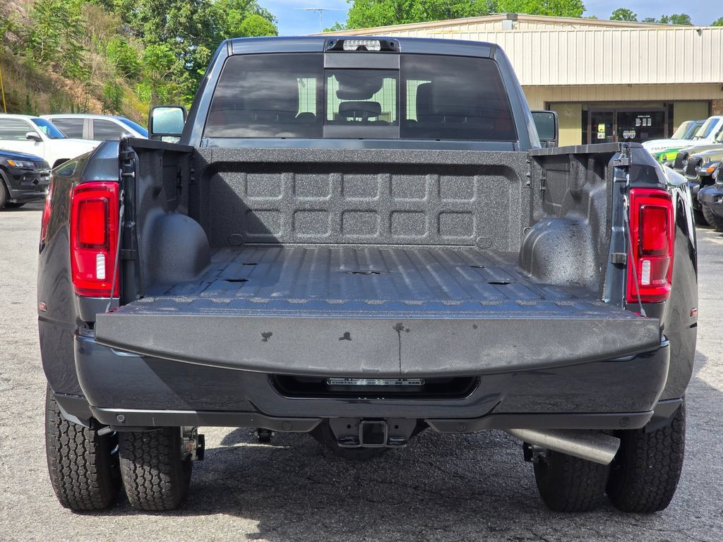 New 2026 RAM 3500 Laramie AWD/4WD image 12