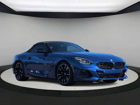 Used 2025 BMW Z4 M40i w/ Premium Package image 2