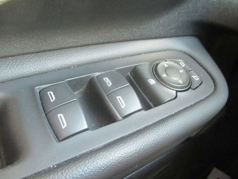 Used 2024 GMC Terrain SLE w/ Elevation Edition image 21