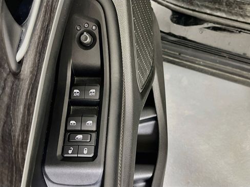 Used 2023 Jeep Grand Cherokee Limited AWD/4WD image 18