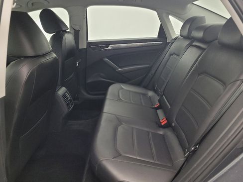 Used 2018 Volkswagen Passat 2.0T SE image 18