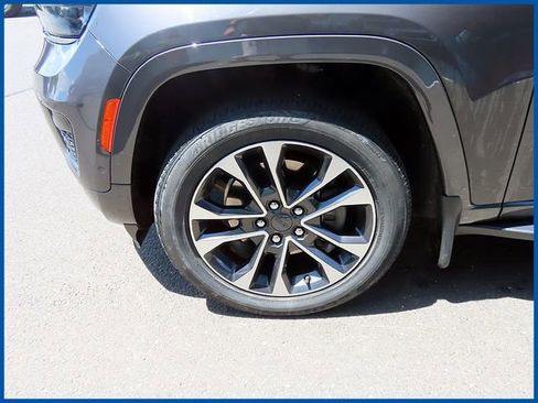 Certified 2022 Jeep Grand Cherokee L Overland w/ Luxury Tech Group IV AWD/4WD image 4