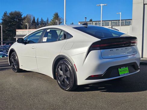 New 2026 Toyota Prius LE image 5