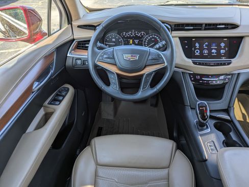 Certified 2018 Cadillac XT5 Platinum w/ Driver Assist Package image 14