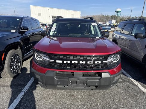Used 2025 Ford Bronco Sport Outer Banks w/ Outer Banks Tech Package+ image 2