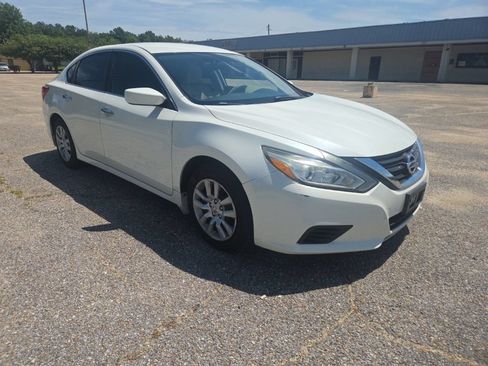 Used 2017 Nissan Altima 2.5 S w/ Power Driver Seat Package FWD image 18