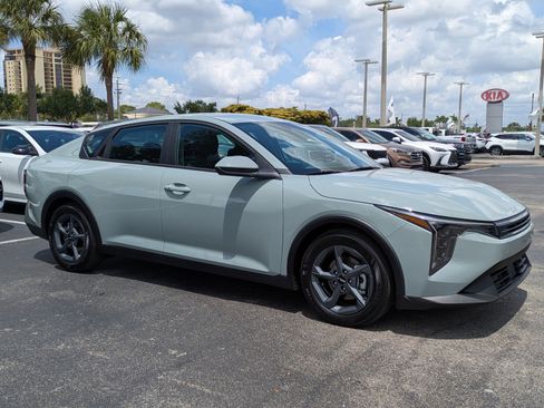 Certified 2026 Kia K4 FWD image 3
