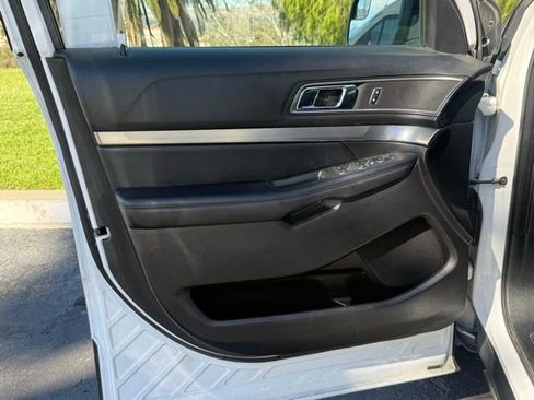 Used 2018 Ford Explorer XLT w/ Equipment Group 201A FWD image 7