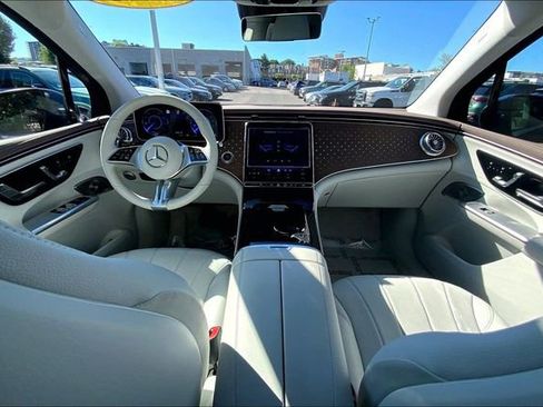 Used 2023 Mercedes-Benz EQE 350+ 4MATIC SUV w/ Exclusive Trim Package image 12