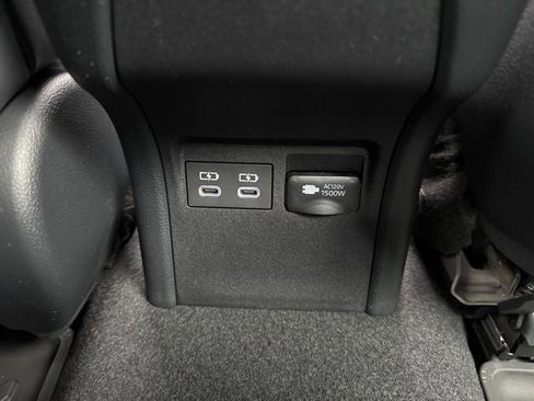 Used 2024 Toyota Prius Prime Premium image 18