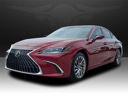 Used 2025 Lexus ES 300h w/ Luxury Package