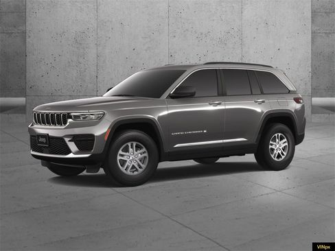 New 2025 Jeep Grand Cherokee Laredo image 2