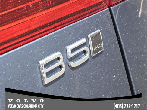 Certified 2025 Volvo XC60 B5 Plus w/ Climate Package image 9