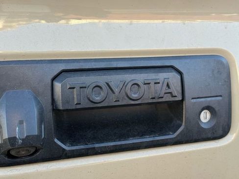 Used 2017 Toyota Tacoma Limited image 10