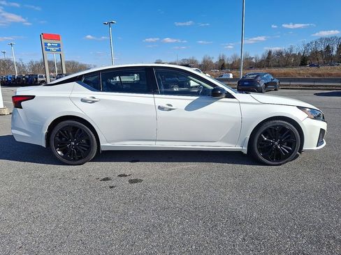 Used 2023 Nissan Altima 2.5 SR w/ SR Premium Package image 8