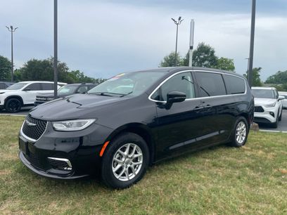Used 2024 Chrysler Pacifica Touring-L