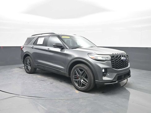 Used 2025 Ford Explorer ST-Line w/ ST-Line Street Pack image 1