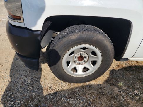 Used 2018 Chevrolet Silverado 1500 W/T w/ Trailering Package image 5