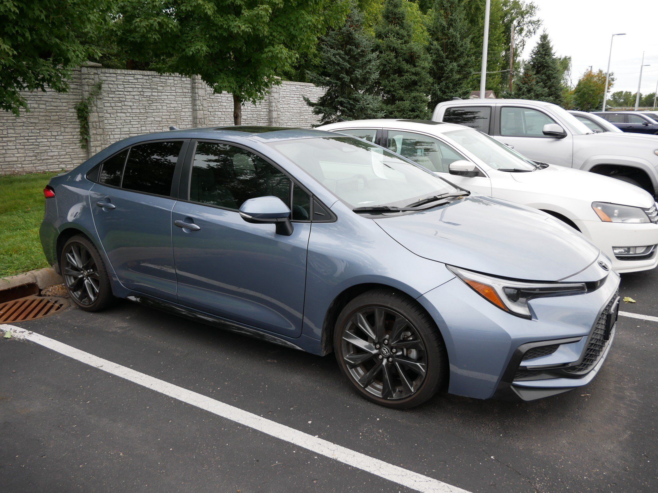 Used 2025 Toyota Corolla SE w/ SE Premium Package FWD image 5