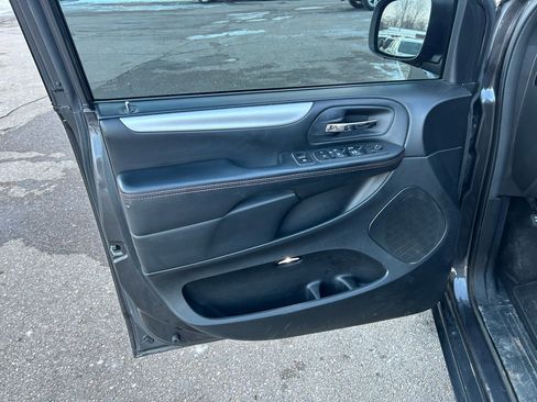 Used 2017 Dodge Grand Caravan GT image 13