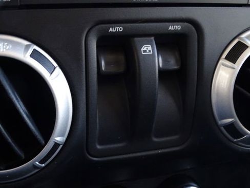 Used 2014 Jeep Wrangler Rubicon image 34