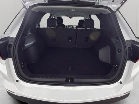 Used 2023 Chevrolet Equinox LS image 32