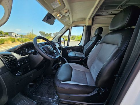 Used 2025 RAM ProMaster 2500 w/ Convenience Group FWD image 15