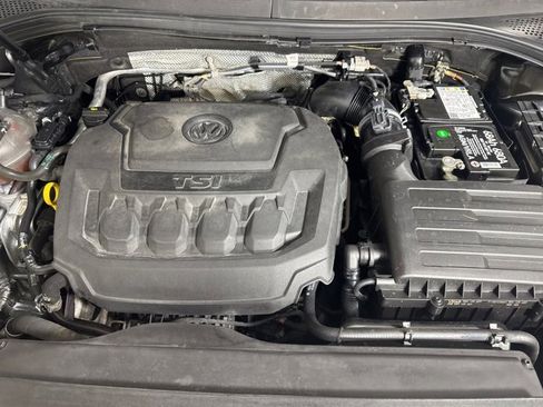 Certified 2021 Volkswagen Tiguan SE w/ Panoramic Sunroof Package image 8