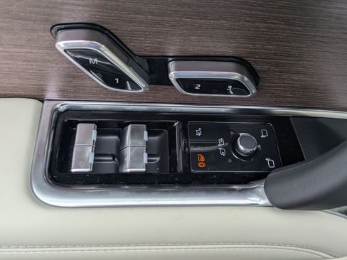 New 2026 Land Rover Range Rover SE image 21