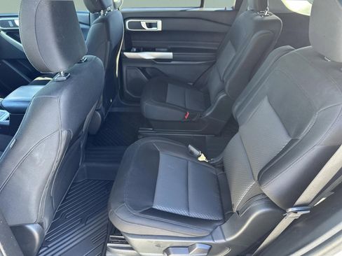 Used 2023 Ford Explorer XLT image 27
