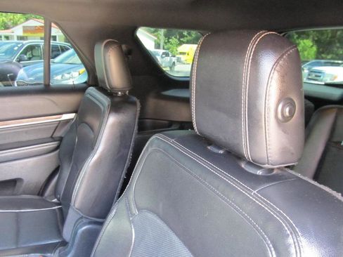 Used 2017 Ford Explorer Limited image 27