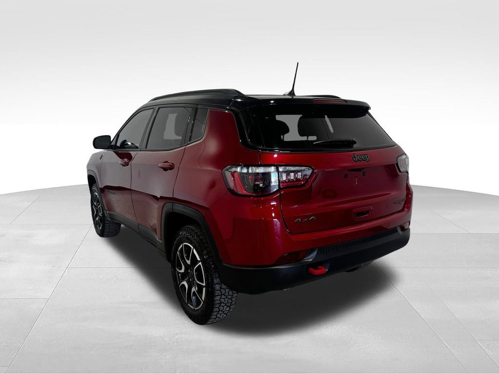 Used 2025 Jeep Compass Trailhawk AWD/4WD image 41