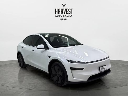 Used 2026 Tesla Model Y AWD image 10