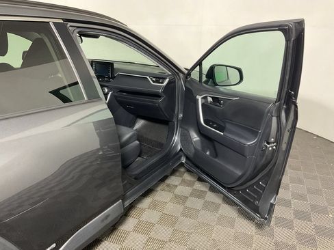 Used 2021 Toyota RAV4 LE AWD/4WD image 34