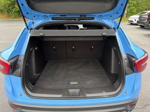 Used 2024 Chevrolet Trax RS w/ Sunroof Package FWD image 5