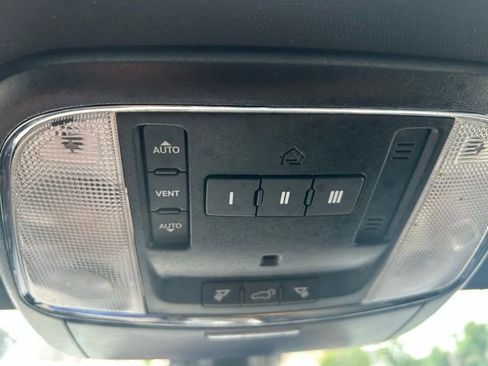 Used 2019 Jeep Grand Cherokee Altitude image 23