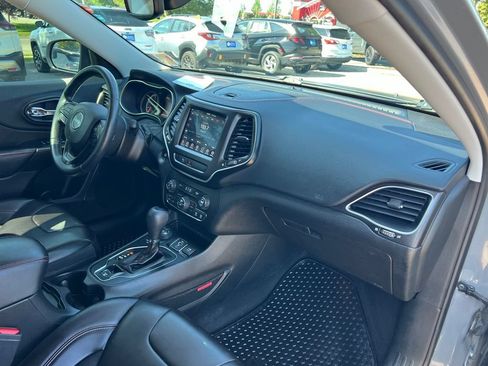 Used 2019 Jeep Cherokee Trailhawk w/ Cold Weather Group AWD/4WD image 30