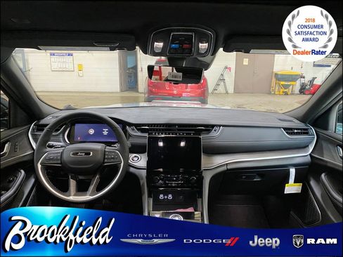 New 2025 Jeep Grand Cherokee L Limited w/ Luxury Tech Group II image 15