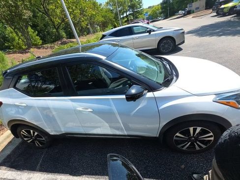 Used 2019 Nissan Kicks SR FWD image 19