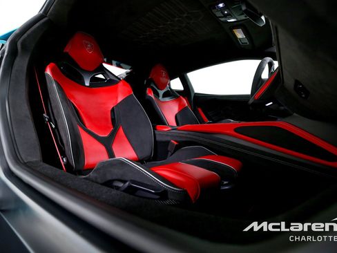 Used 2025 Lamborghini Revuelto AWD/4WD image 19