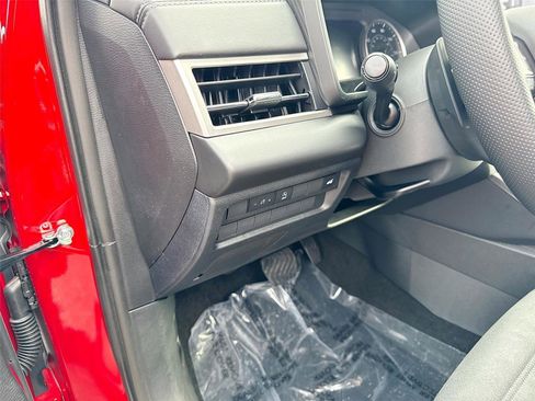 New 2026 Mitsubishi Outlander SE image 10