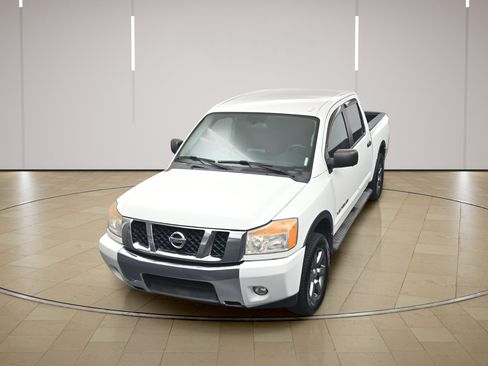Used 2015 Nissan Titan SV w/ SV Value Truck Package RWD image 24