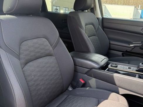 Used 2024 Nissan Pathfinder SV image 9