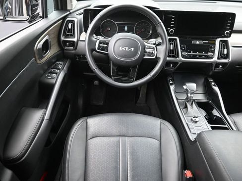 Used 2023 Kia Sorento S w/ Panoramic Sunroof Package image 12